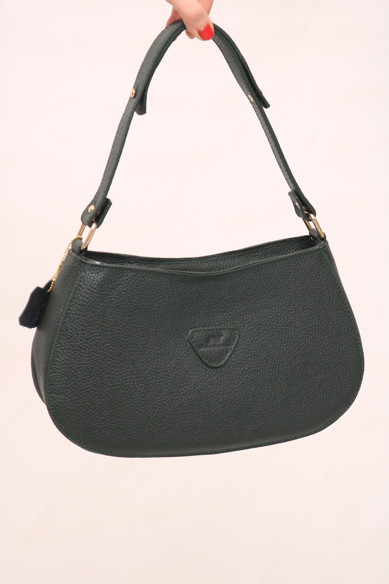 خرید کیف زنانه نویل چرم مدل هلالی خرید کیف زنانه نویل چرم مدل هلالی