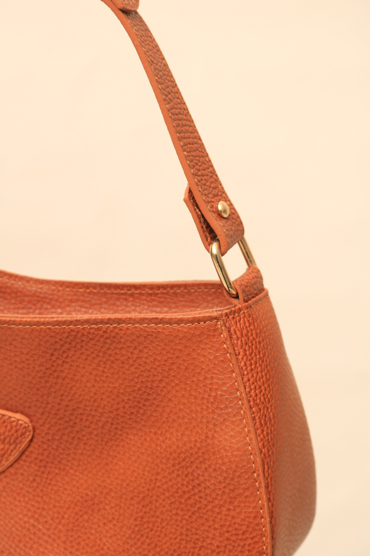 خرید کیف زنانه نویل چرم مدل هلالی خرید کیف زنانه نویل چرم مدل هلالی