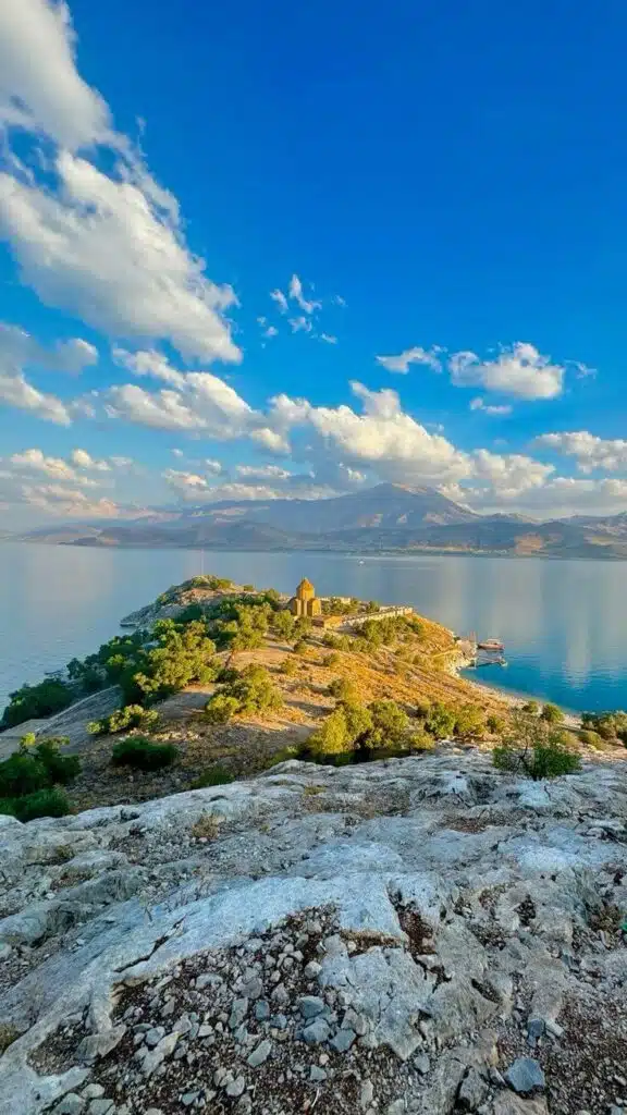 راهنمای جامع و کاربردی سفر به وان ترکیه – نسخه ۱۴۰۴ راهنمای جامع و کاربردی سفر به وان ترکیه – نسخه ۱۴۰۴