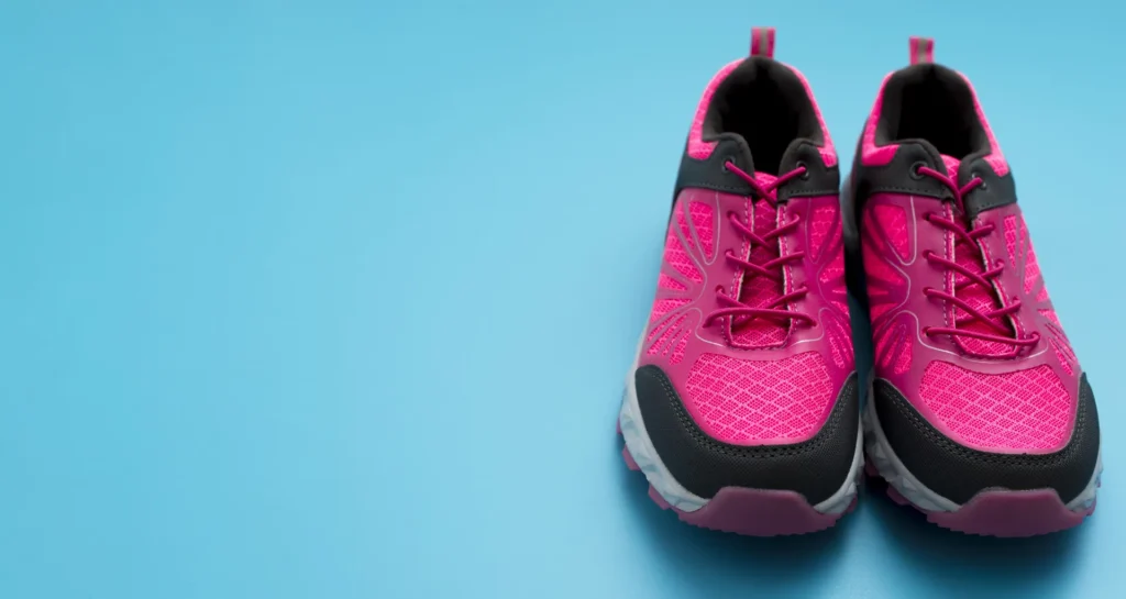 بهترین برندهای کتونی رانینگ | راهنمای کامل انتخاب کفش مخصوص دویدن بهترین کتونی های رانینگ و پیاده روی ورزشی برای آقایان و خانوم ها